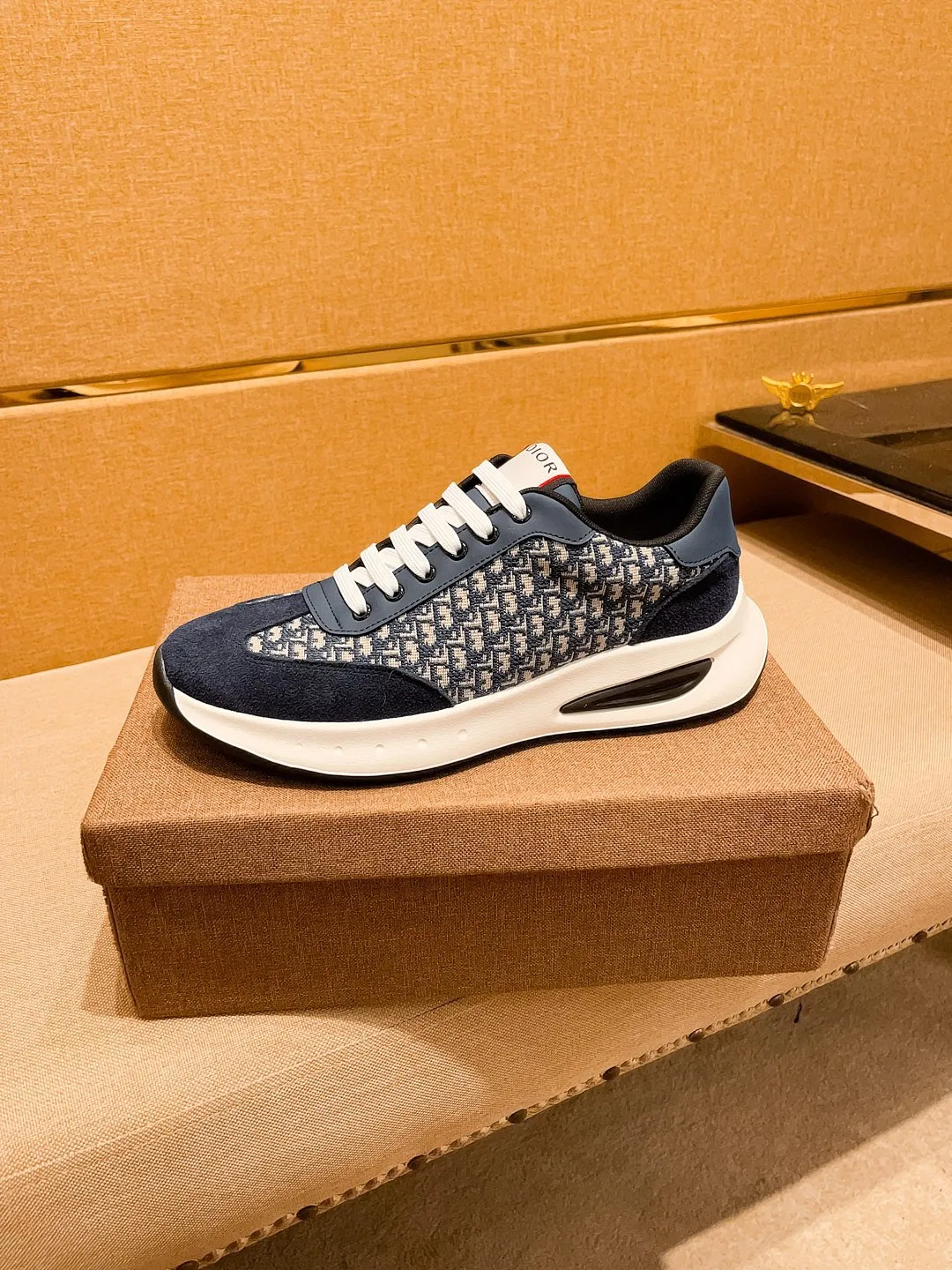Men's shoes💰 440💰🔥 [Dior] Men's high-end brand of shoes official website 1:1 latest masterpiece: the upper is made of imported first-layer cowhide from Italy, comfortable and breathable lining ➕original non-slip and wear-resistant outsole🔥, making walking more convenient and comfortable! An exclusive new model, a stunning work, a beautiful 1:1 replica [color] compared to the official quality! Create a fashionable personality to set off your uniqueness! A must-have for trendy men! Classic 🔥Size: 39-44 Color: 🔥Multiple colors available